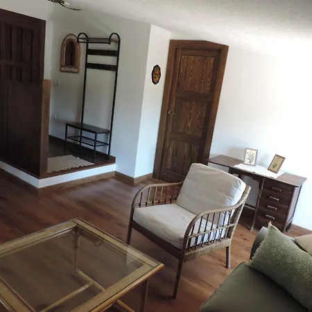 Casa Con Jardin Y Aparcamiento En Viznar, Junto A Granada *