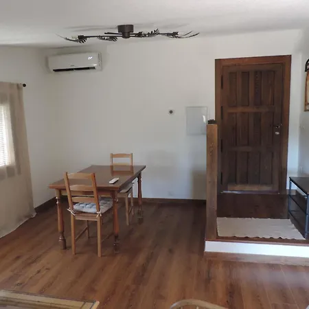 Casa Con Jardin Y Aparcamiento En Viznar, Junto A Granada *